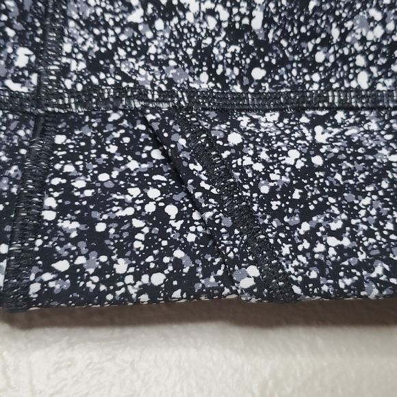 Lululemon Black White And Gray Splattered Cropped Leggings With Side Pockets 4 - Picture 6 of 7